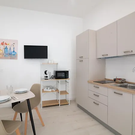 Guesthost - Casa Perni Apartment